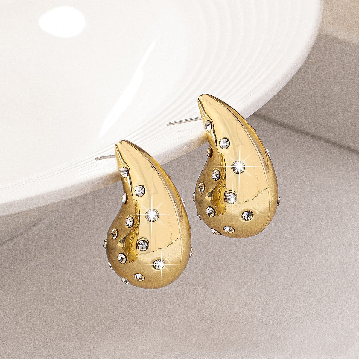Three-dimensional Solid Water Drop Earrings Trend